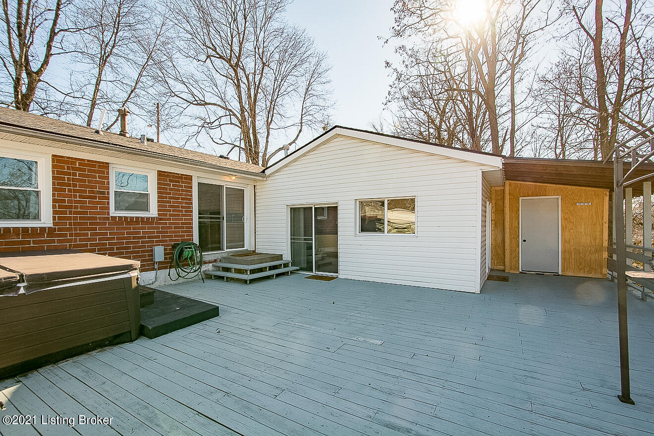 658 Edith Road Louisville, KY 40206 - Photo 27 of 34 Spacious Deck