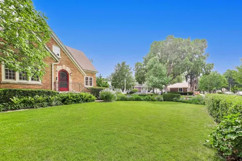 $500,000 | 1104 Clarence Avenue, Oak Park, IL 60304