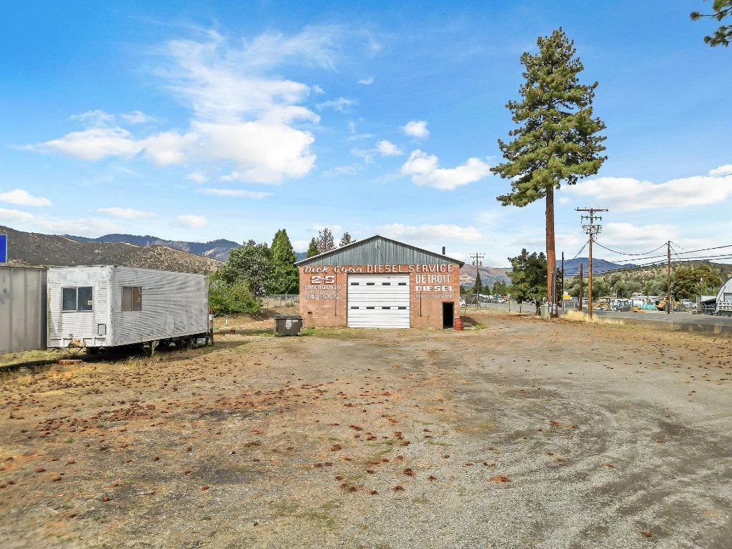 2821 Fairlane Road Yreka, CA 96097 - Photo 13 of 22 Gallery Image 13