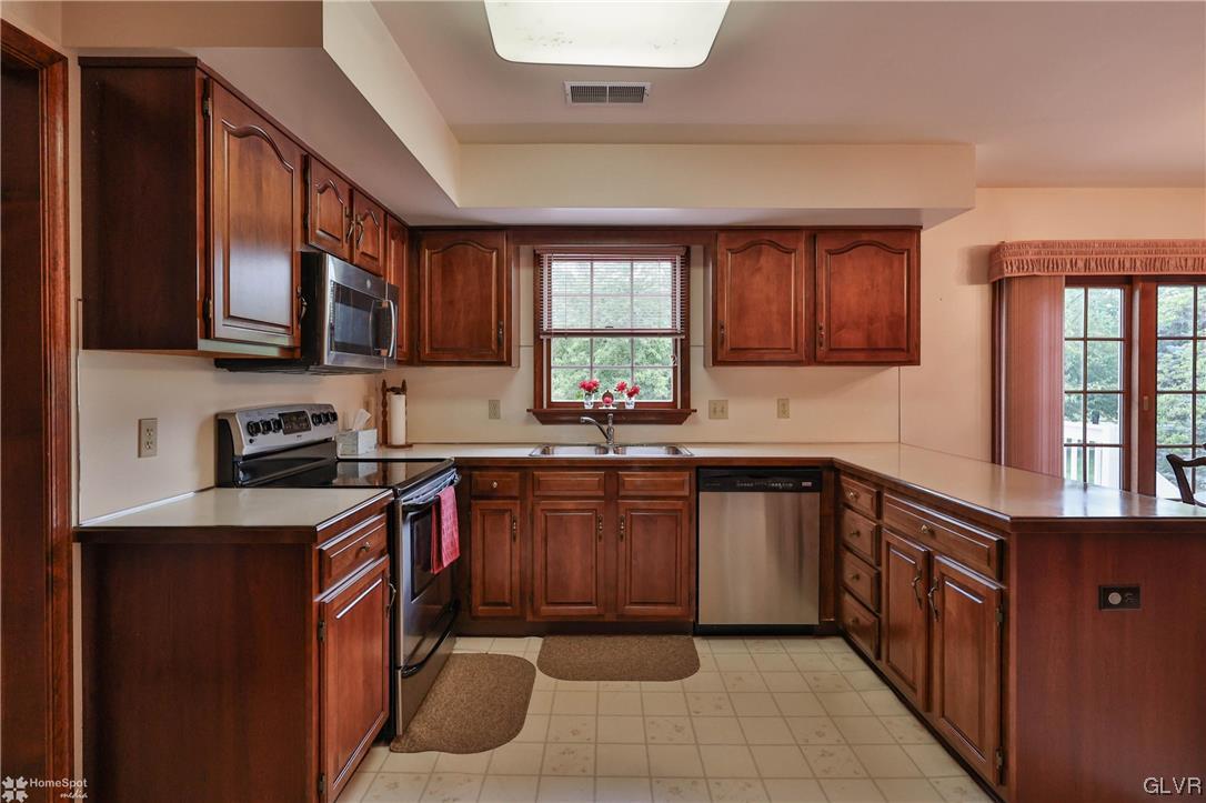 3291 Regal Road Bethlehem, PA 18020 - Photo 18 of 48 Gallery Image 18