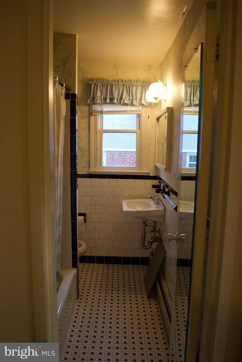 10809 Breewood Road Silver Spring, MD 20901 - Photo 14 of 24 Upper Level Bathroom