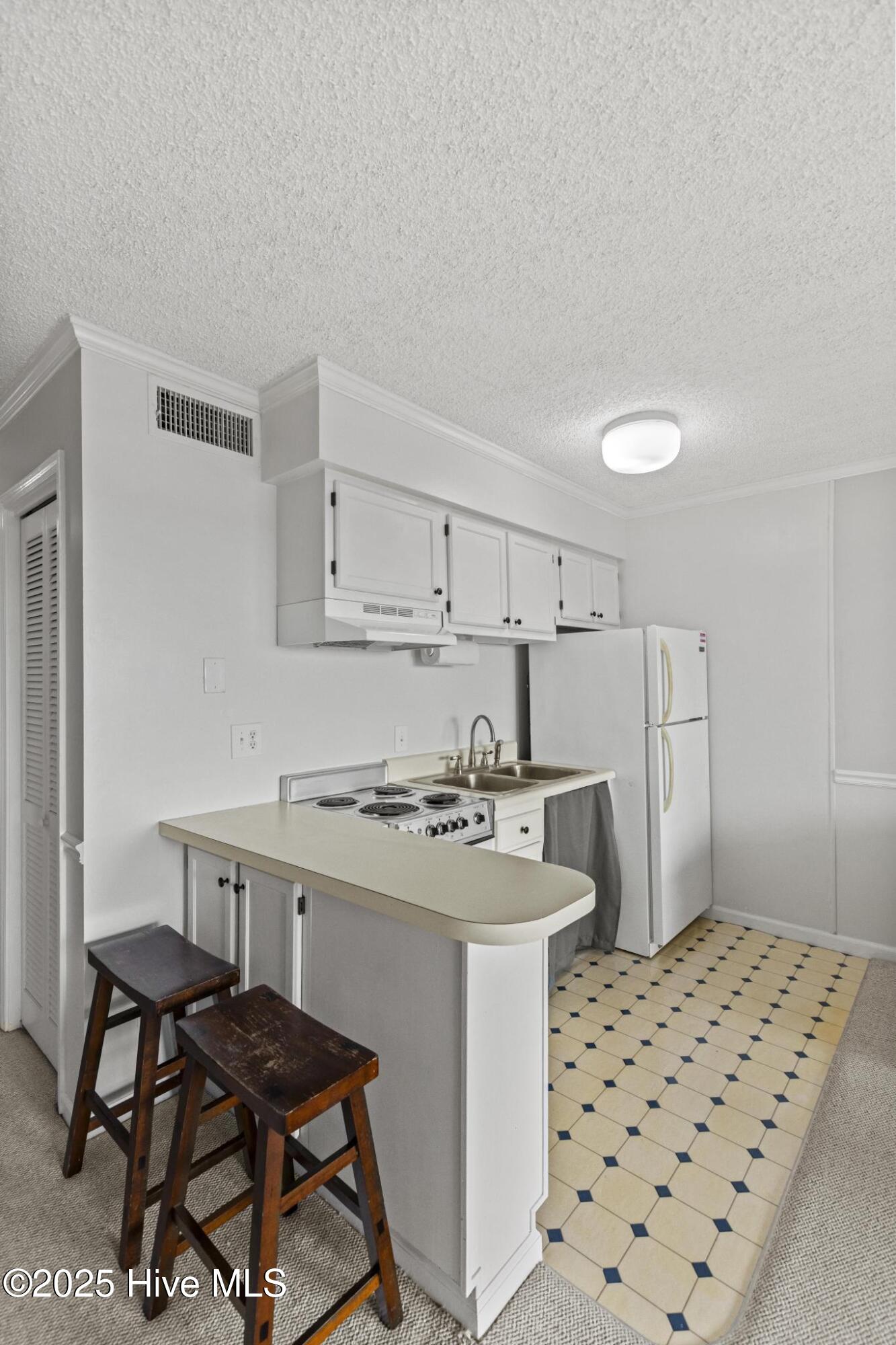 650 Cedar Point Boulevard, Unit B35 Cedar Point, NC 28584 - Photo 14 of 27 Kitchen