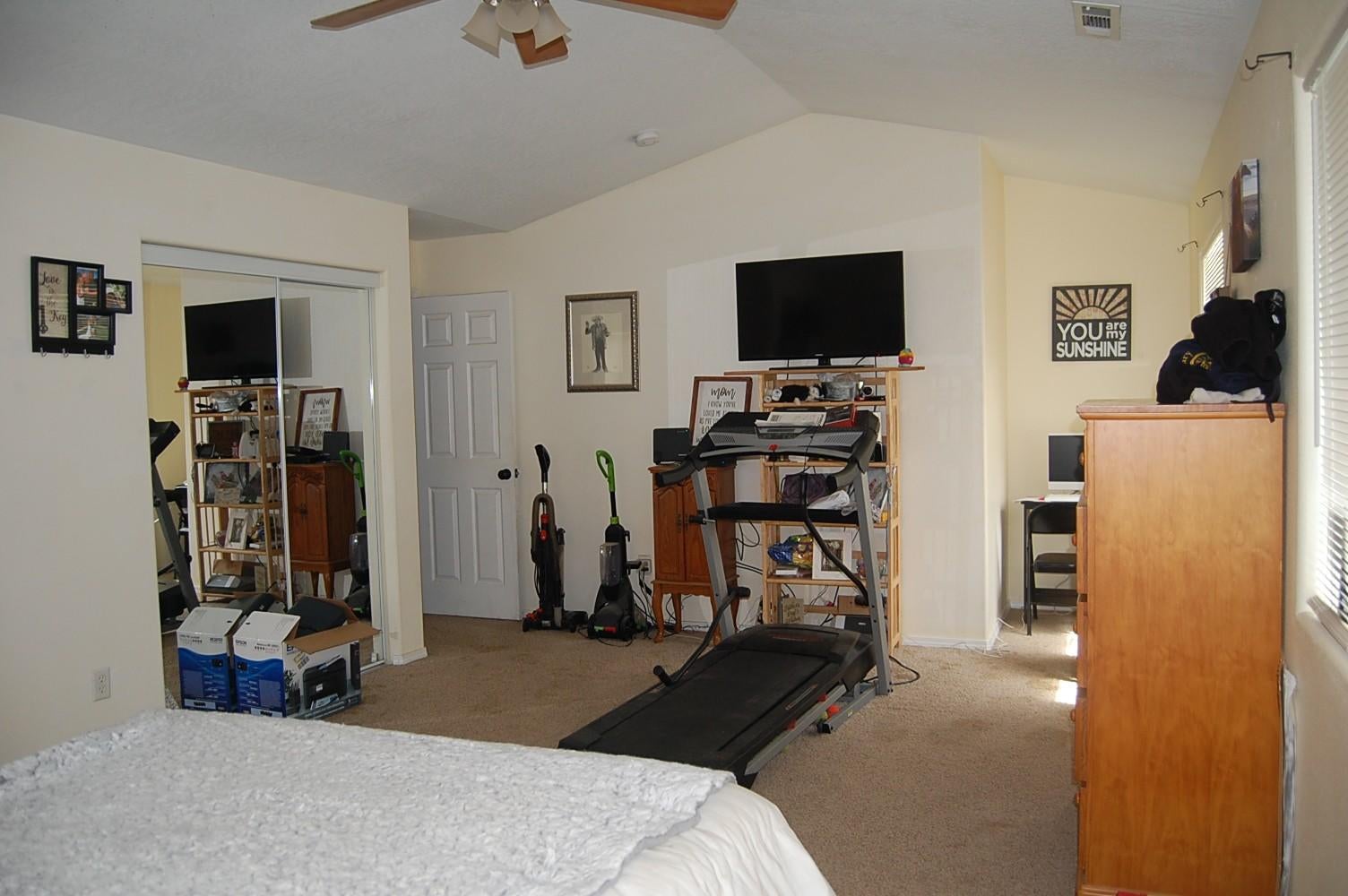 2088 Robinson Road Grants Pass, OR 97527 - Photo 18 of 24 Master Bedroom3