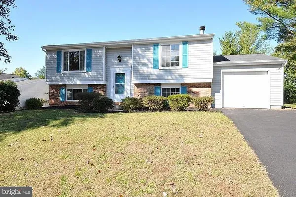 $749,995 | 3012 Summershade Court, Herndon, VA 20171