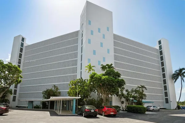 $3,275 | 9101 East Bay Harbor Drive, Unit 404, Bay Harbor Islands, FL 33154