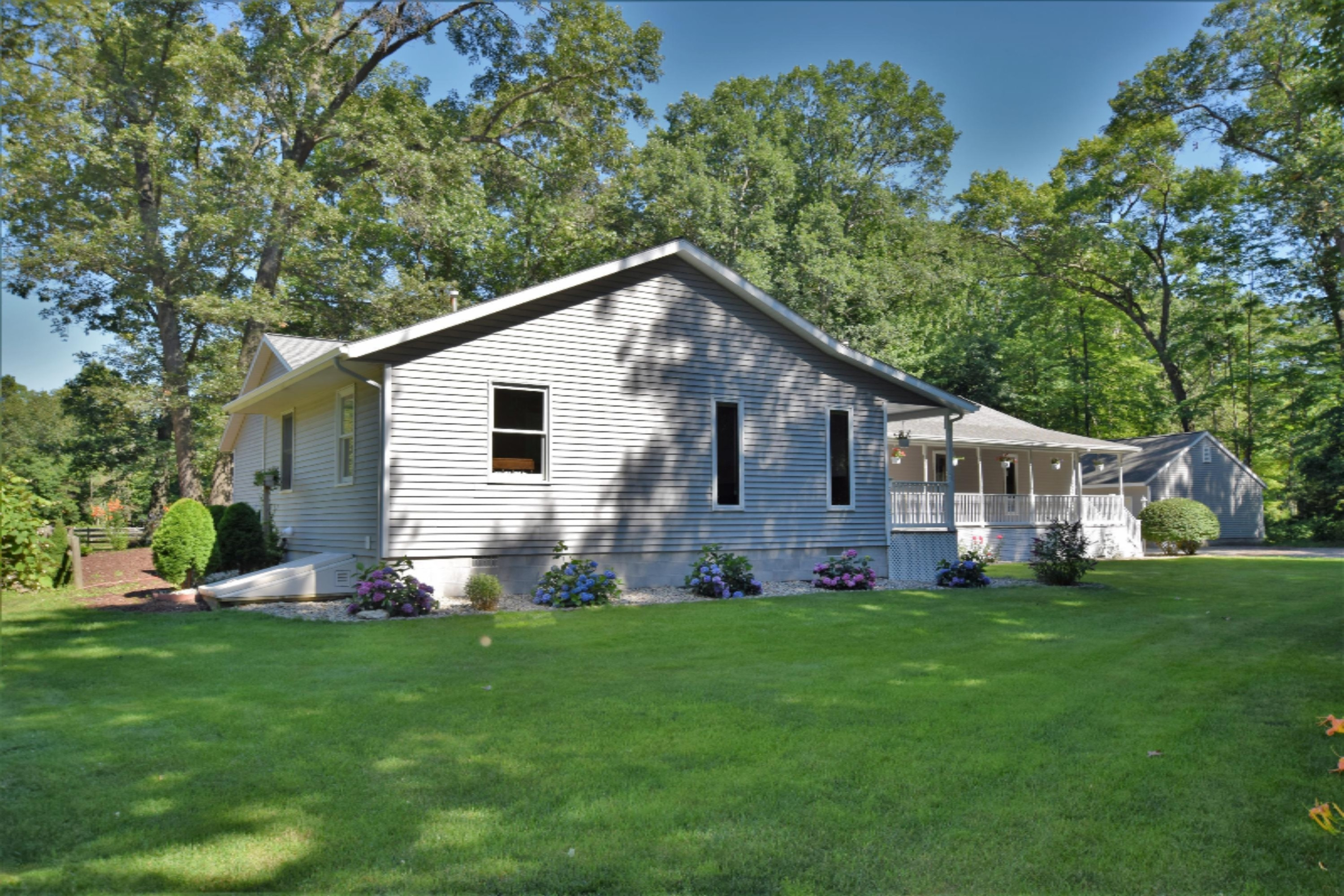 1990 Simonelli Road Muskegon, MI 49445 - Photo 5 of 68 DSC_1373