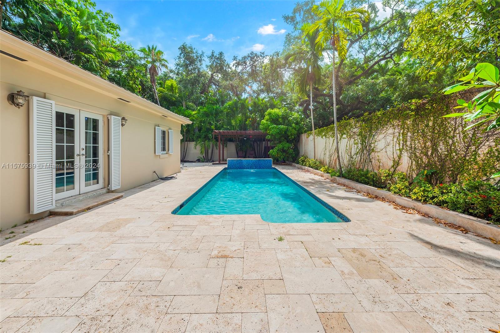 2811 Southwest 22nd Avenue Miami, FL 33133 - Photo 20 of 39 a view of backyard with green space