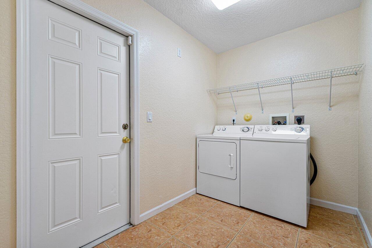 5592 1st Road Lake Worth, FL 33467 - Photo 12 of 22 012-55921stRoad-LakeWorth-FL-33467-SMALL