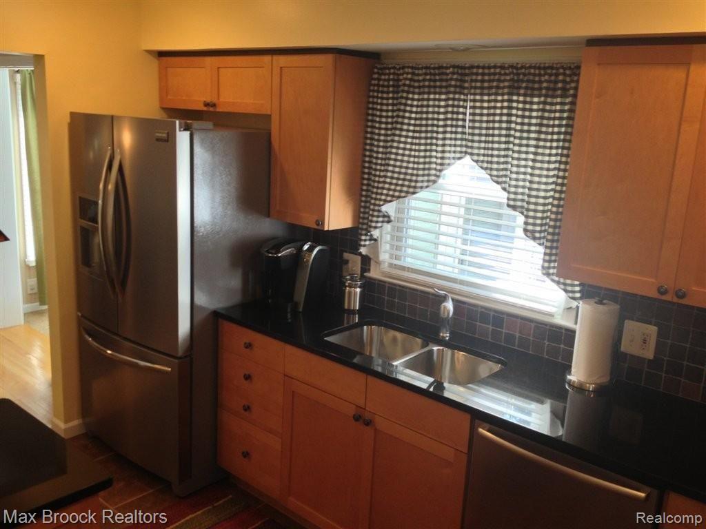 1863 Franklin Road Berkley, MI 48072 - Photo 15 of 25 New Cabinets & Hardware