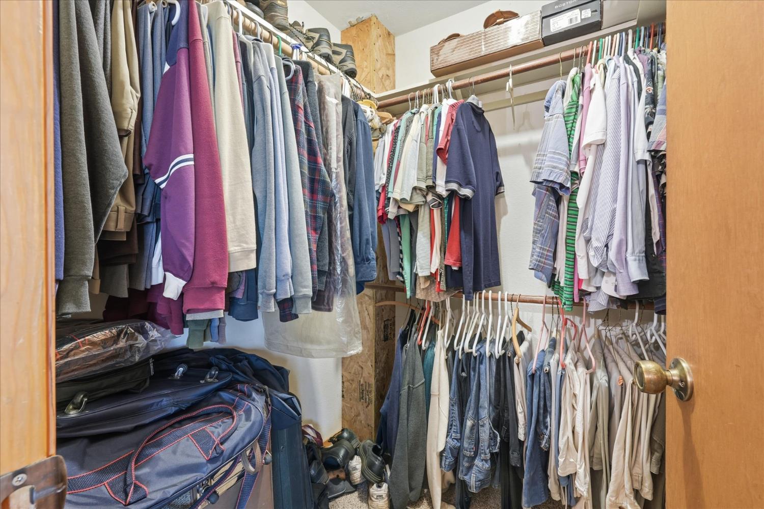 51590 Coyote Ridge Road Oakhurst, CA 93644 - Photo 33 of 49 a view of walk in closet with clothes