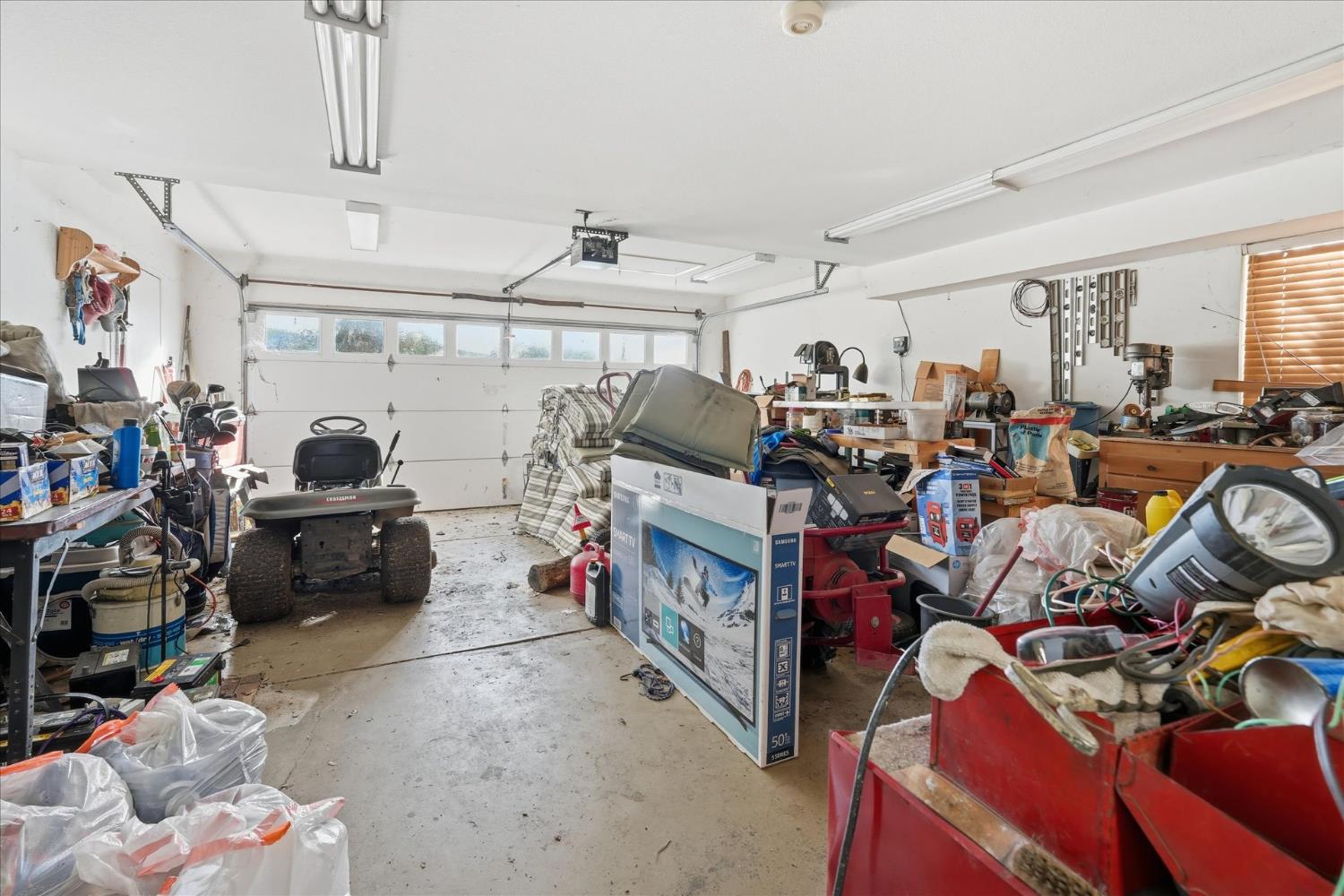 51590 Coyote Ridge Road Oakhurst, CA 93644 - Photo 39 of 49 a view of a room with gym equipment