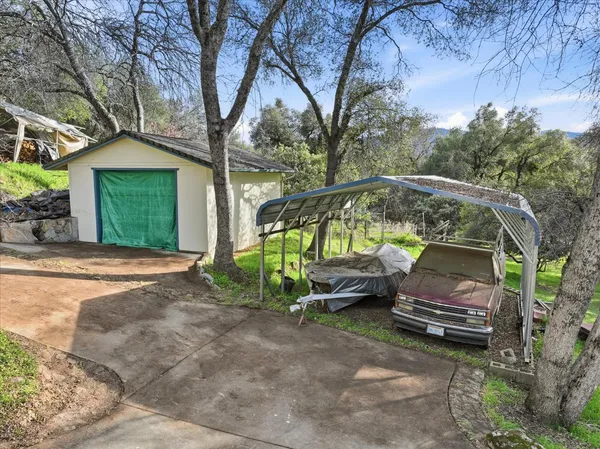 $385,000 | 51590 Coyote Ridge Road, Oakhurst, CA 93644