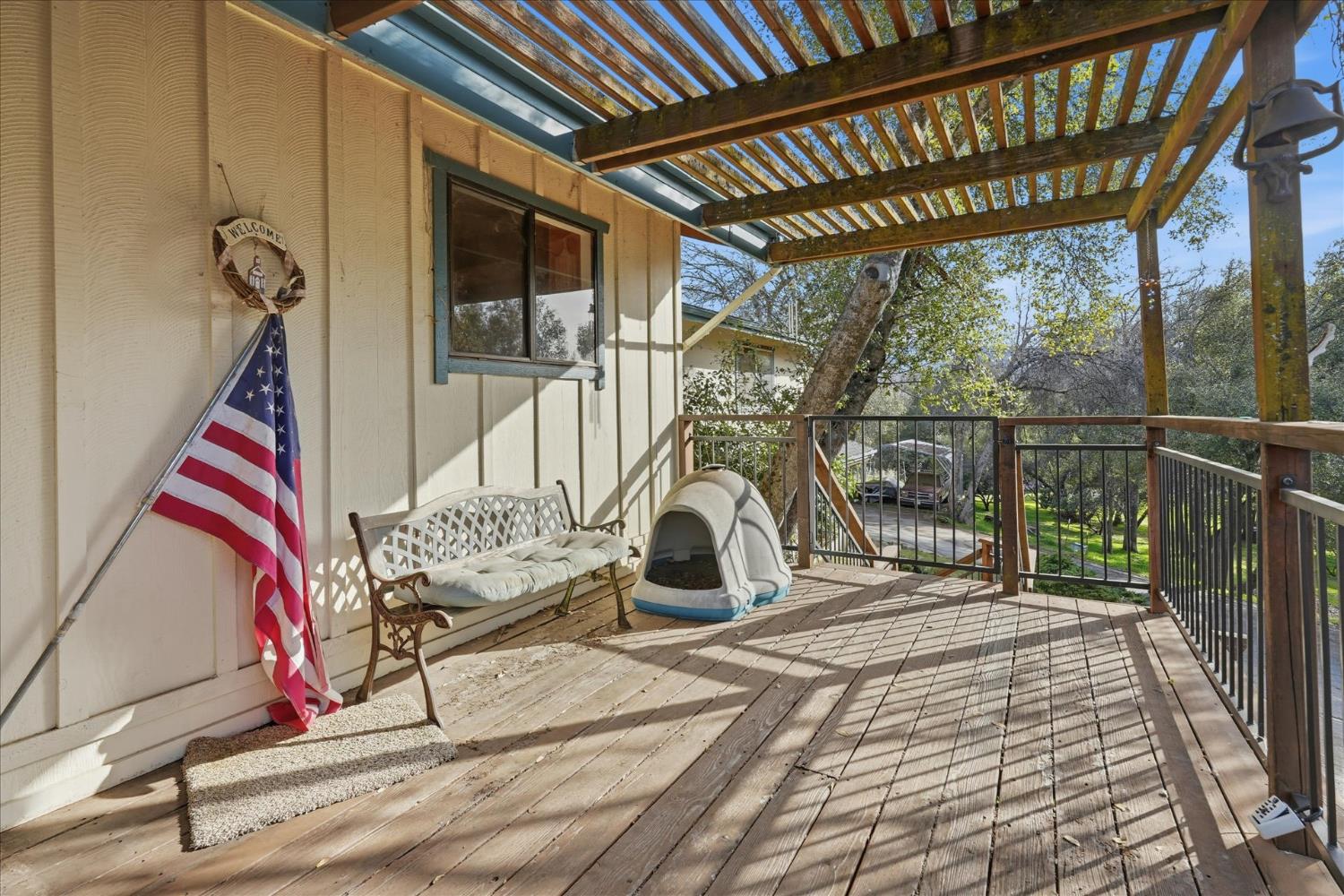 51590 Coyote Ridge Road Oakhurst, CA 93644 - Photo 9 of 49 a view of entryway with wooden floor