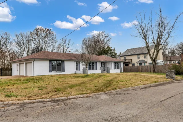 a view of entryway front of house