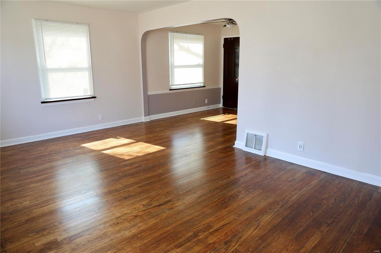 6325 Everett Drive St. Louis, MO 63134 - Photo 4 of 29