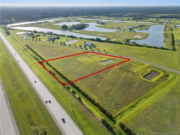 a view of an outdoor space