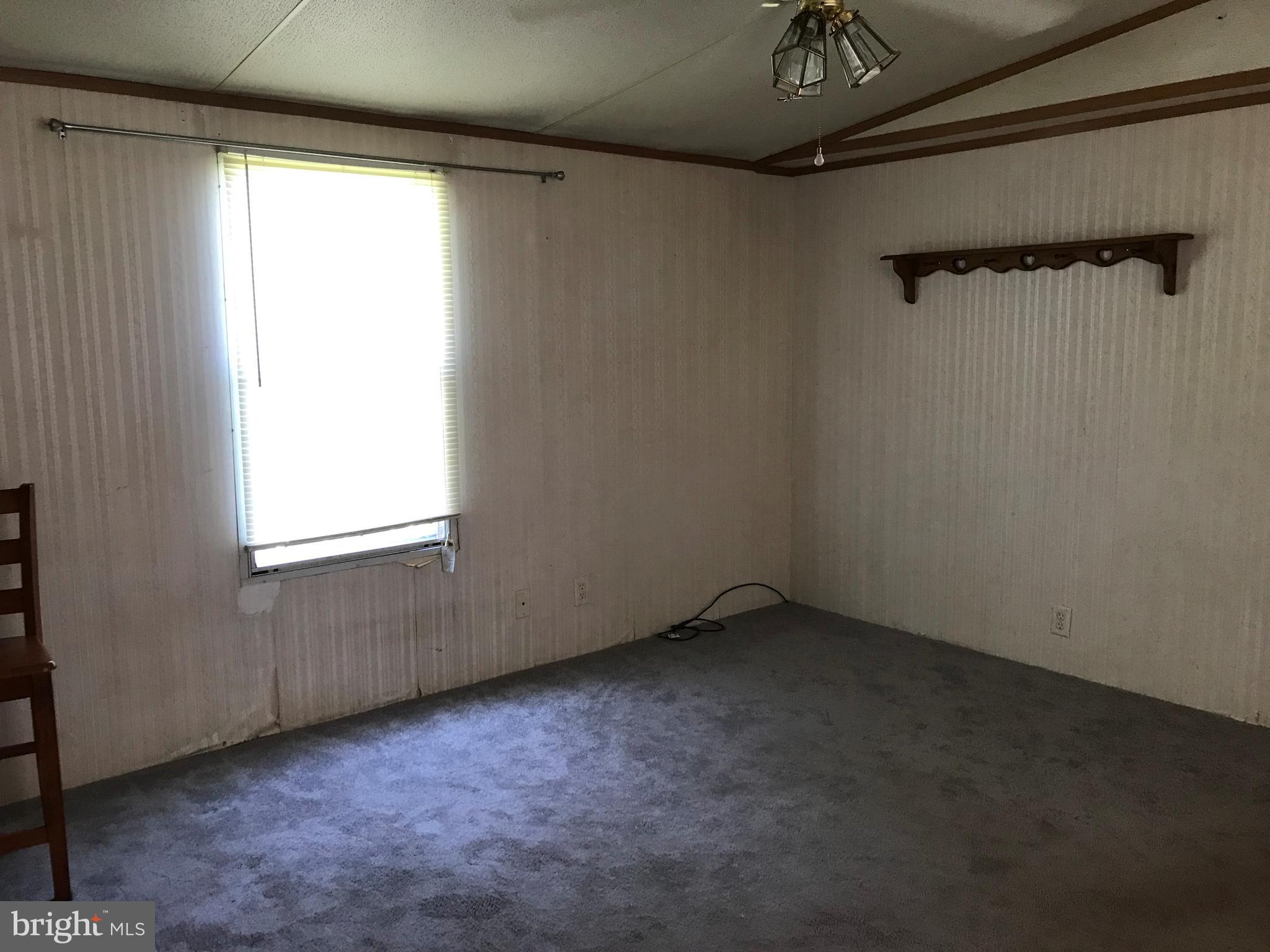 5458 Hallowing Point Road Prince Frederick, MD 20678 - Photo 2 of 11 Living room