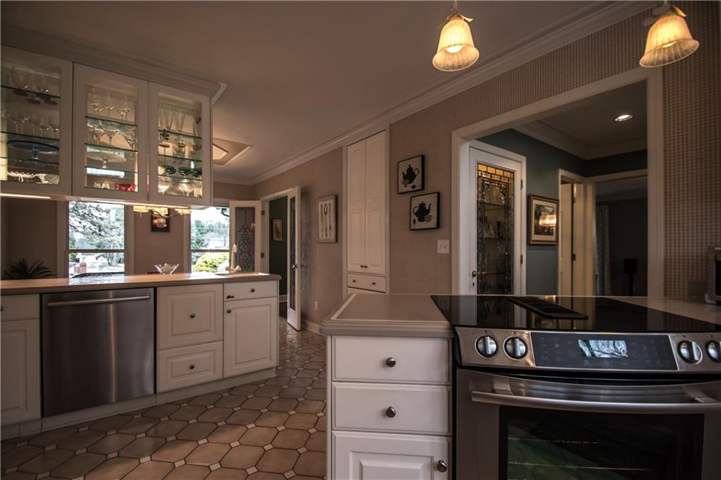 10355 Grubbs Road Wexford, PA 15090 - Photo 8 of 25 A custom designed St Charles eat in ktichen with corian counter tops and stainless steel appliances.