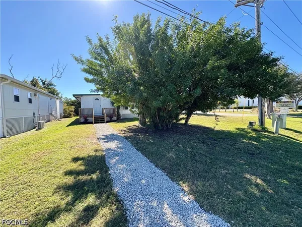 $1,300 | 5675 Pine Island Road, St. James City, FL 33956