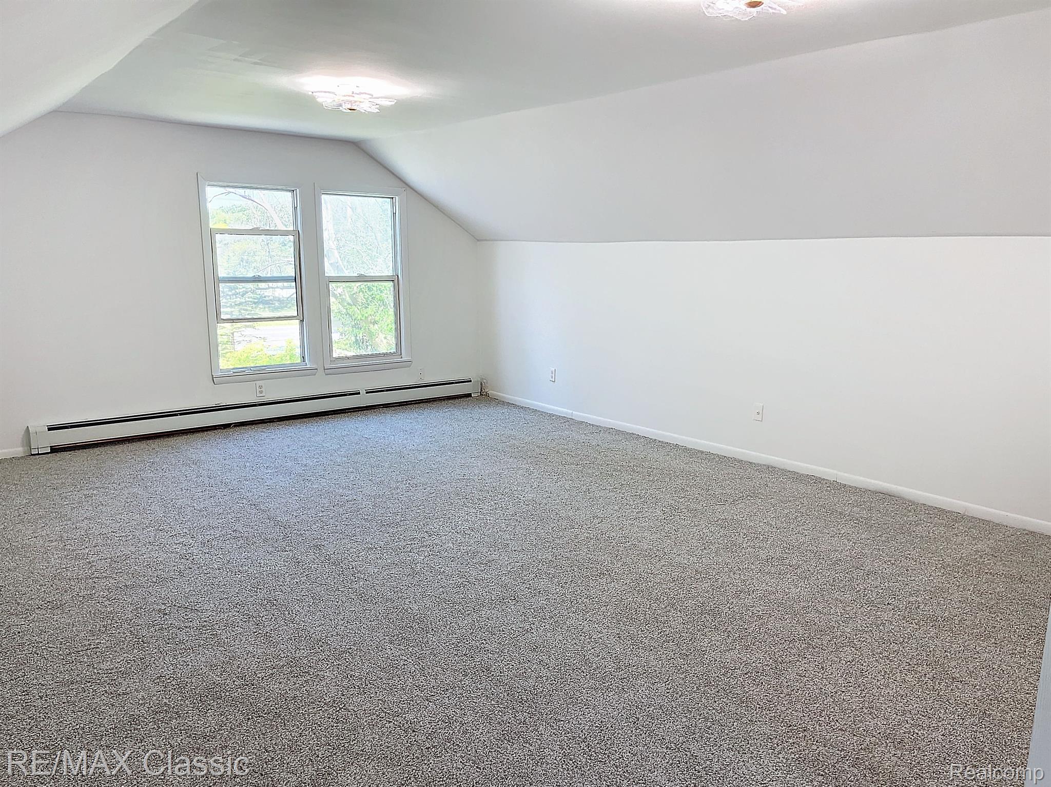 16587 Beech Daly Road Taylor, MI 48180 - Photo 42 of 47 16x22 En suite overview