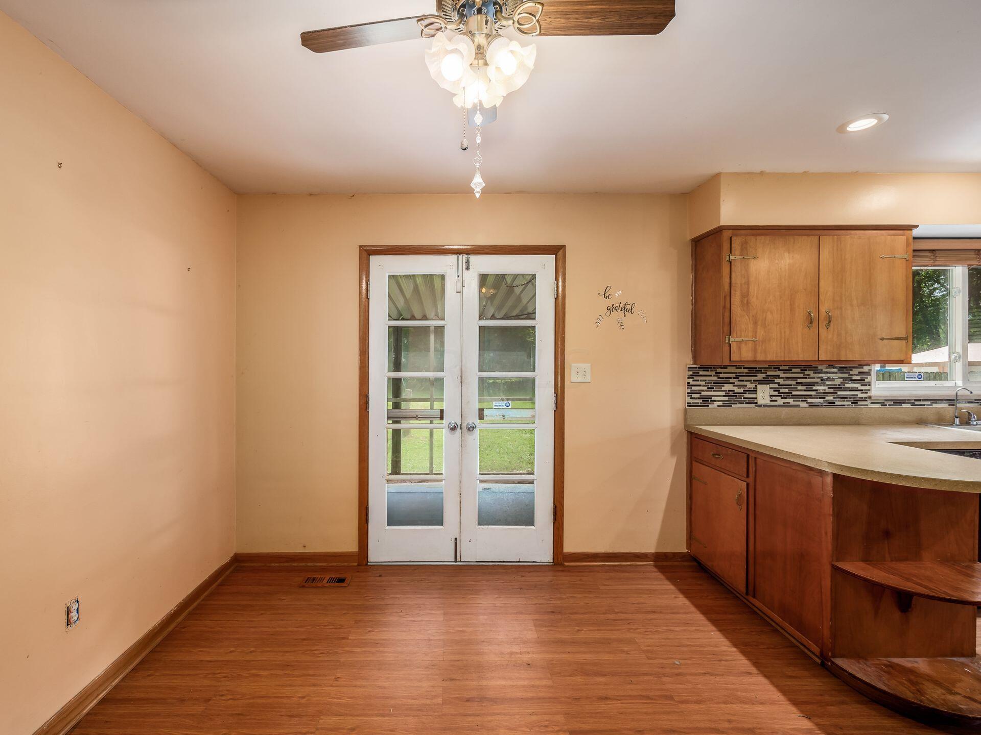 3022 Courtright Road Columbus, OH 43232 - Photo 10 of 41 Eat In Area