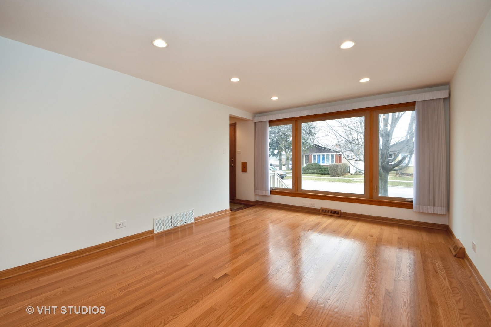 5155 South Mobile Avenue Chicago, IL 60638 - Photo 2 of 10 a view of an empty room with wooden floor and a window