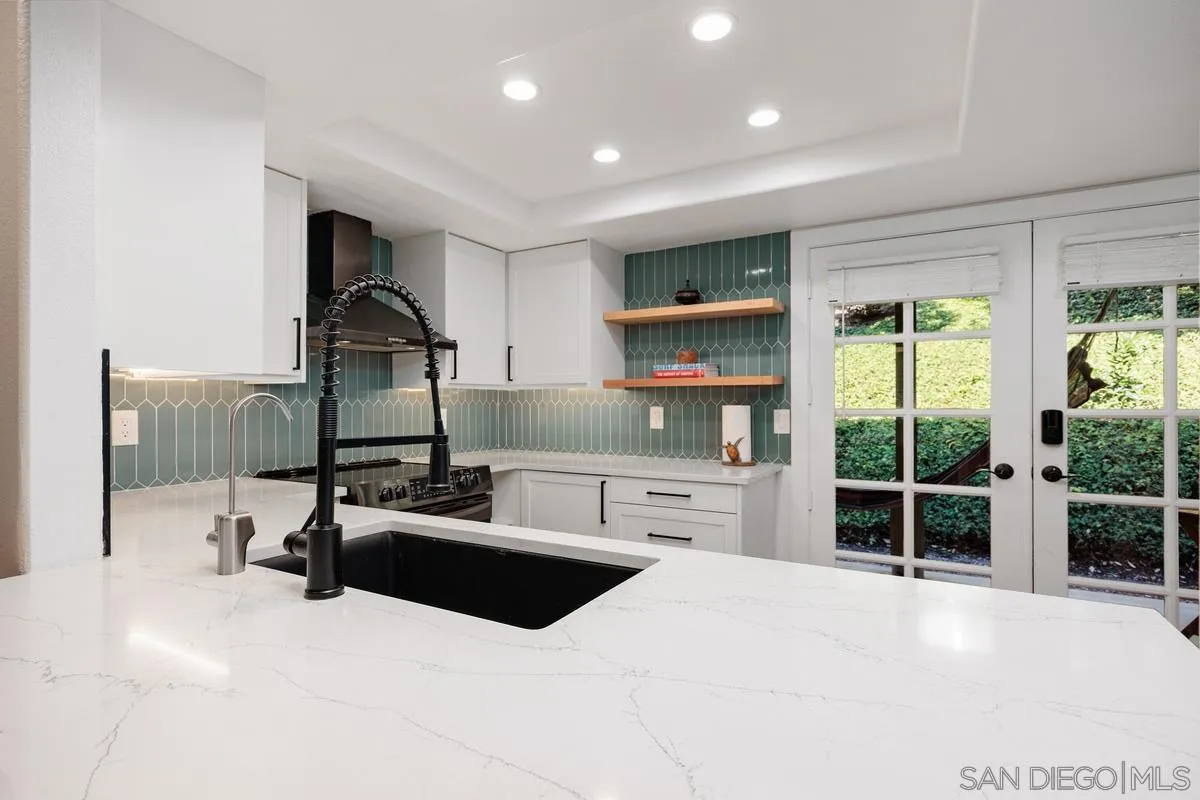 381 Playa Blanca Encinitas, CA 92024 - Photo 9 of 27