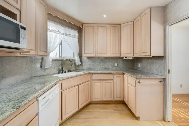 $899,999 | 574 Mangels Avenue, San Francisco, CA 94127