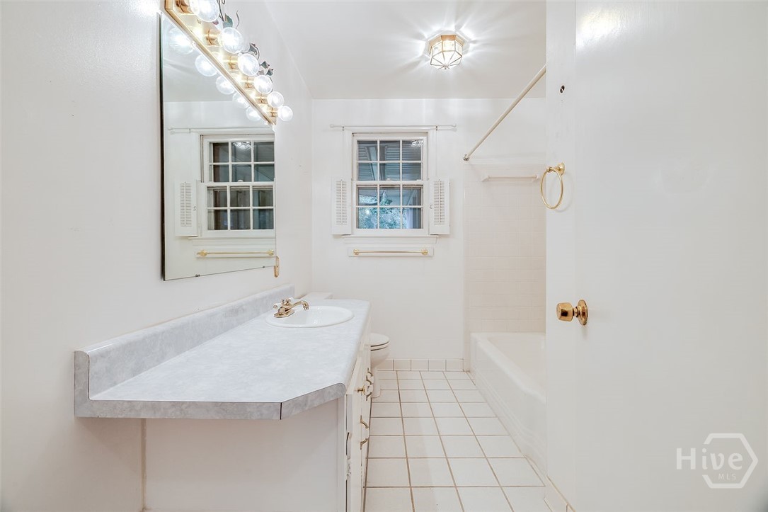 1417 Blakeley Road Savannah, GA 31406 - Photo 25 of 35 Guest bath