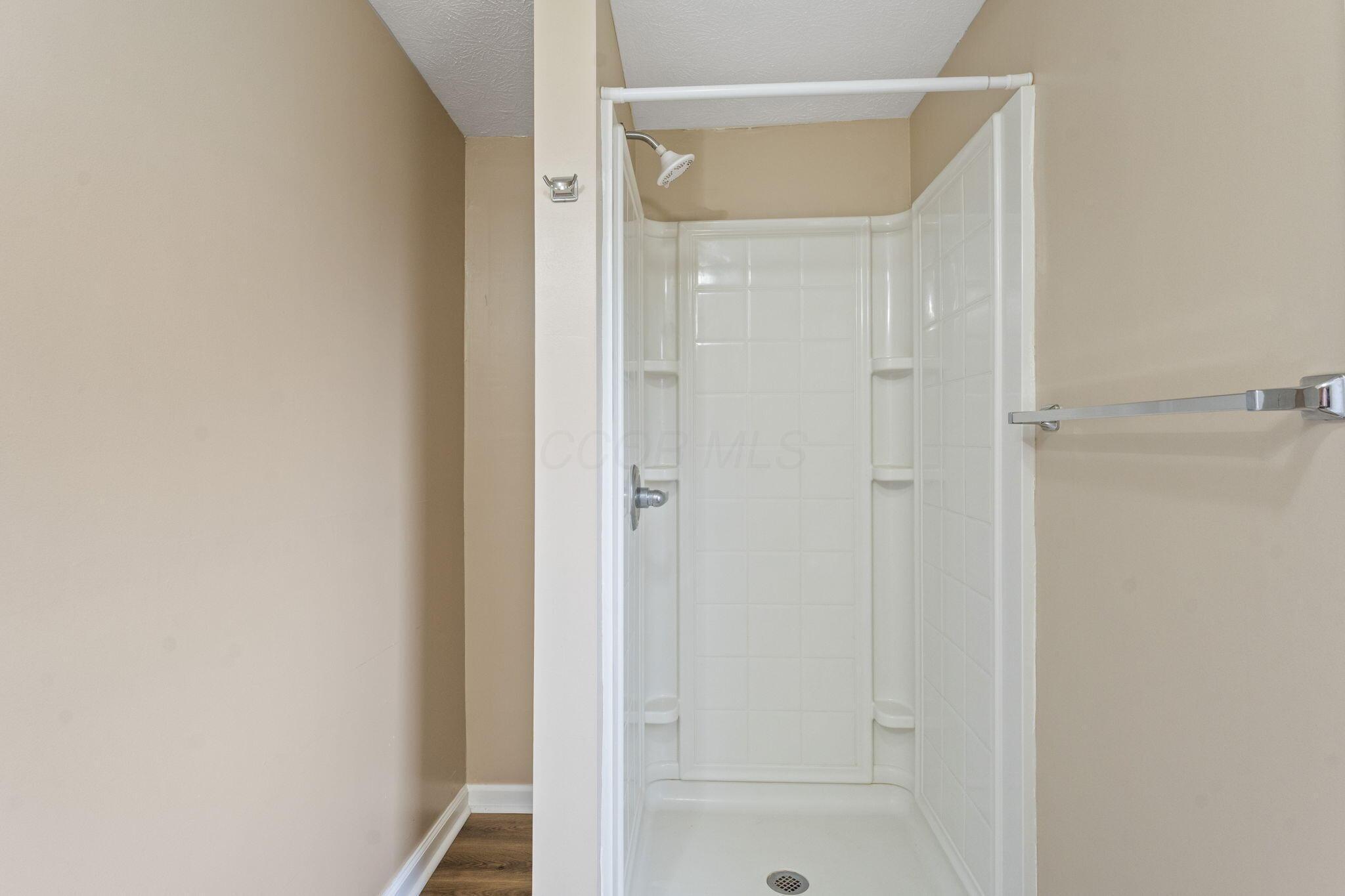 1414 Cedar Hill Road Lancaster, OH 43130 - Photo 21 of 36 Upstairs Full Bathroom