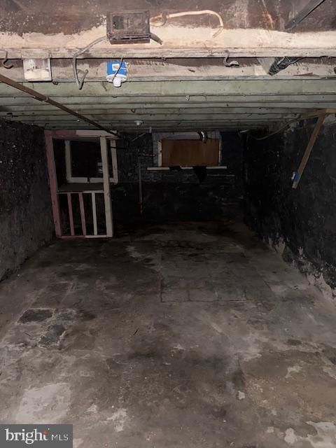 528 South Catherine Street Baltimore, MD 21223 - Photo 11 of 12 a close view of a fireplace