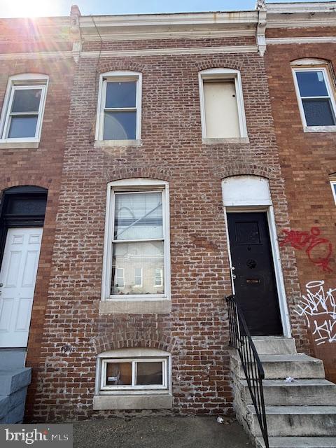 528 South Catherine Street Baltimore, MD 21223 - Photo 2 of 12 a front view of a brick house with a door