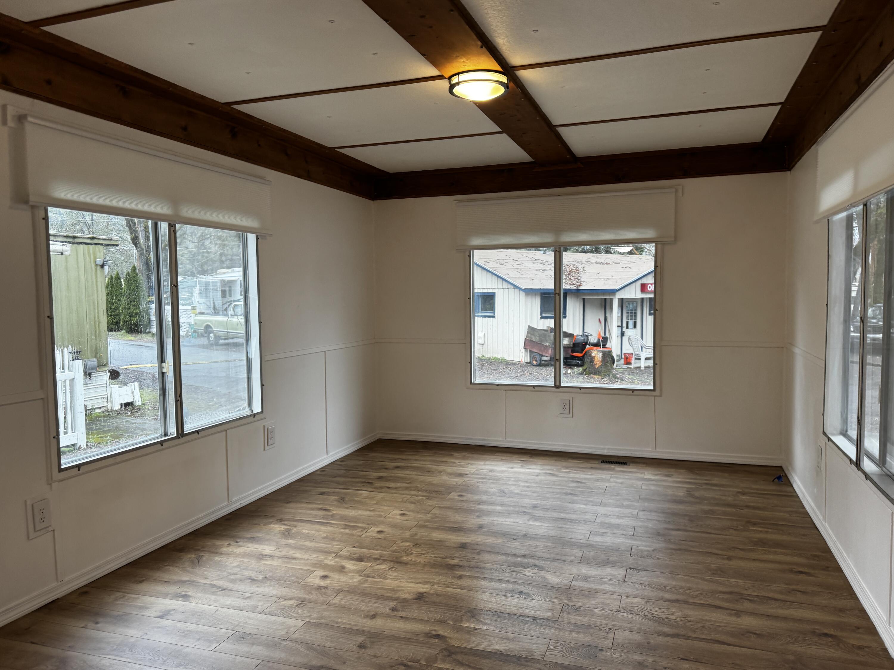 9566 Old Stage Road, Unit 27 Central Point, OR 97502 - Photo 5 of 12 Front room, all new blinds, flooring and paint