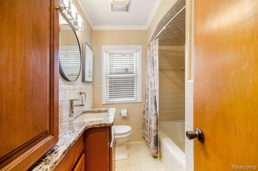 1855 Prestwick Road Grosse Pointe, MI 48236 - Photo 10 of 21