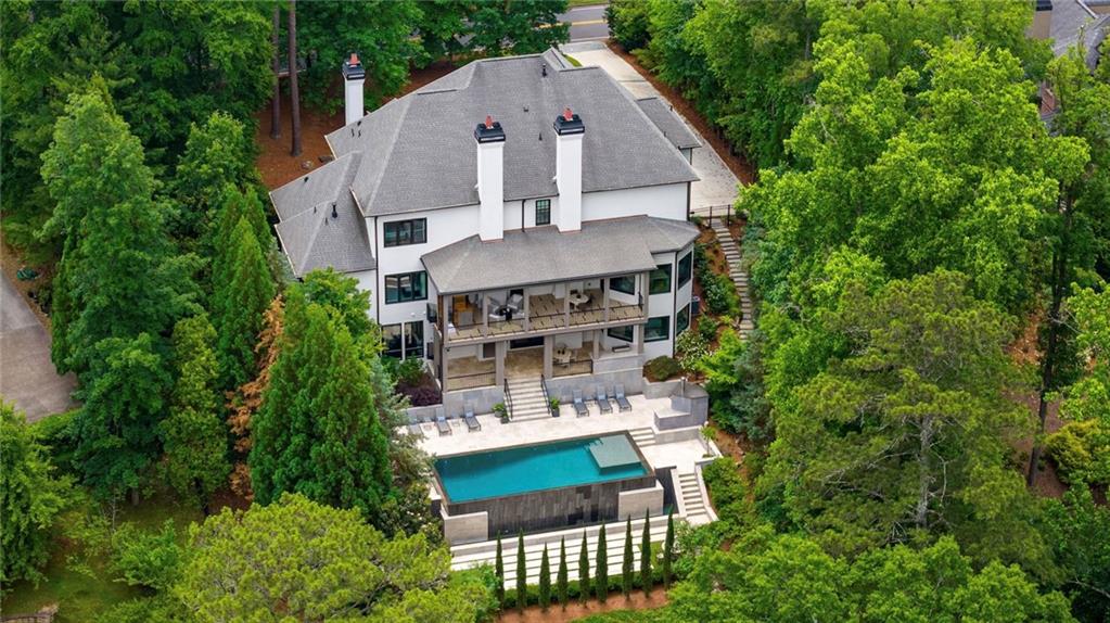 725 Londonberry Road Northwest Atlanta, GA 30327 - Photo 2 of 43