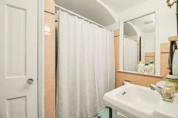 $298,500 | 917 Humbolt Street Southeast, Grand Rapids, MI 49507
