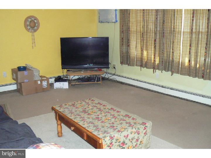 15 Winding Road Levittown, PA 19057 - Photo 7 of 9 Living Room