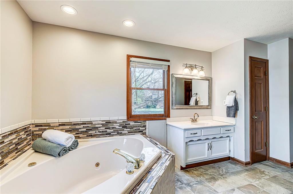 6684 Riverside Way Fishers, IN 46038 - Photo 24 of 48 Gallery Image 24
