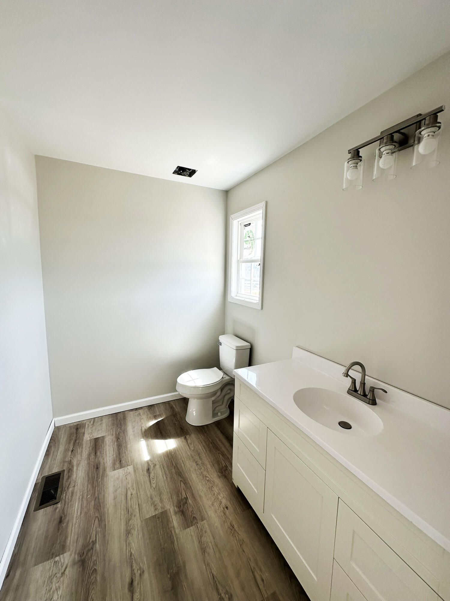 122 West Cedar Grove Road Irvine, KY 40336 - Photo 8 of 13 Owner's bathroom!