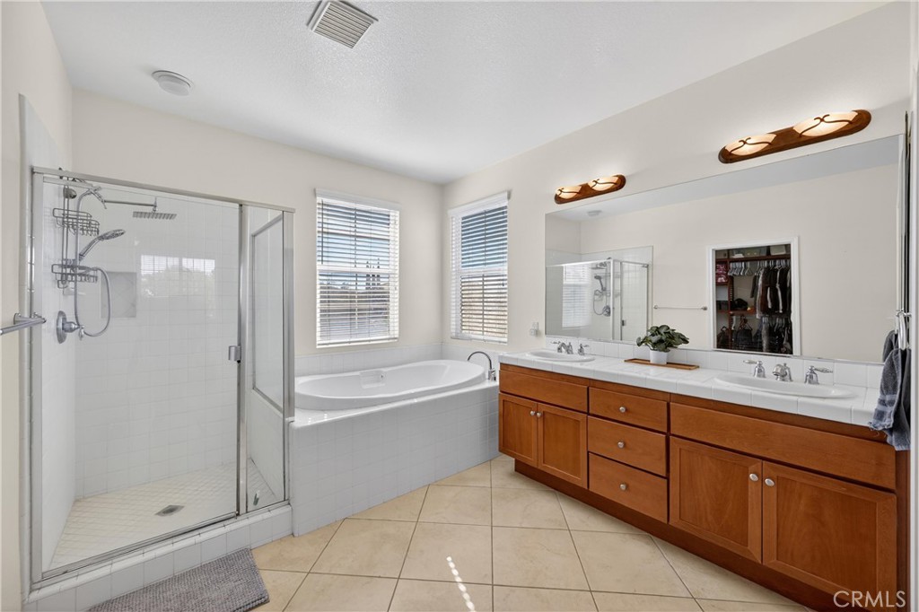 34581 Spindle Tree Street Winchester, CA 92596 - Photo 41 of 50 a bathroom with a tub sink shower and mirror