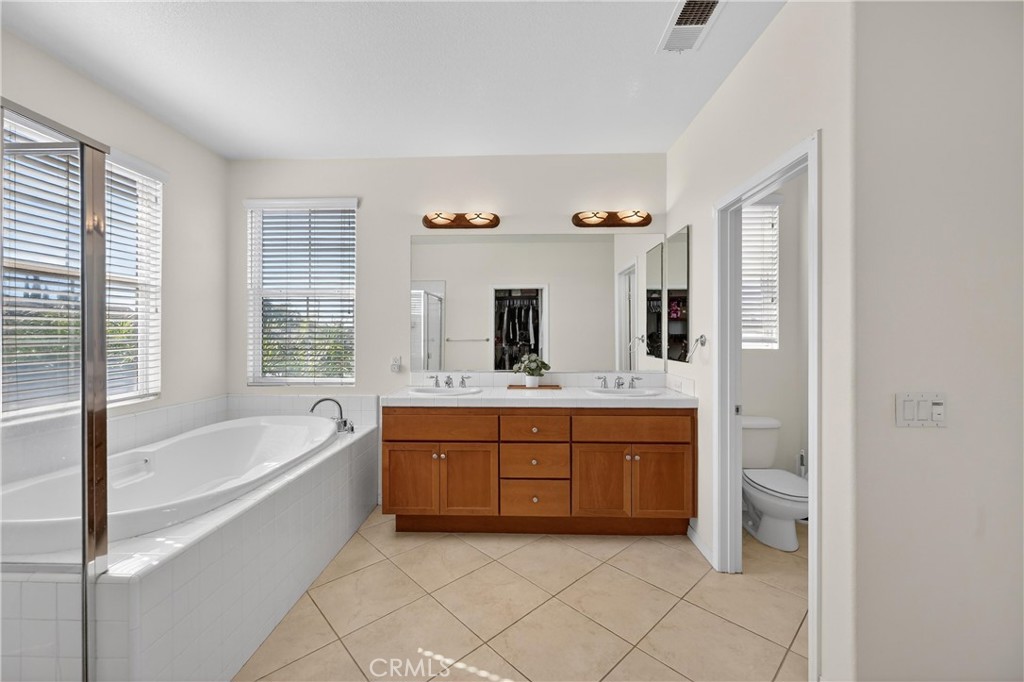34581 Spindle Tree Street Winchester, CA 92596 - Photo 42 of 50 a bathroom with a tub sink and mirror