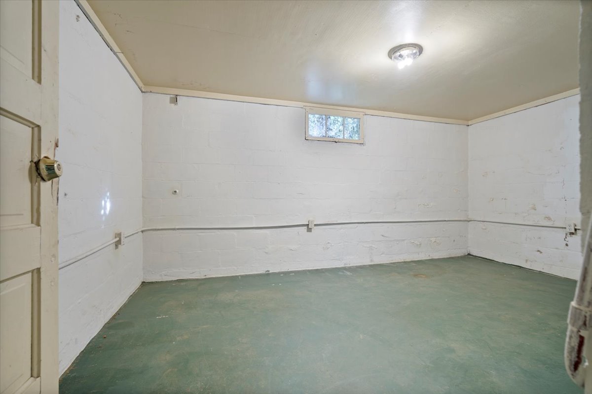 713 Normal Avenue Normal, IL 61761 - Photo 34 of 43 a view of a garage