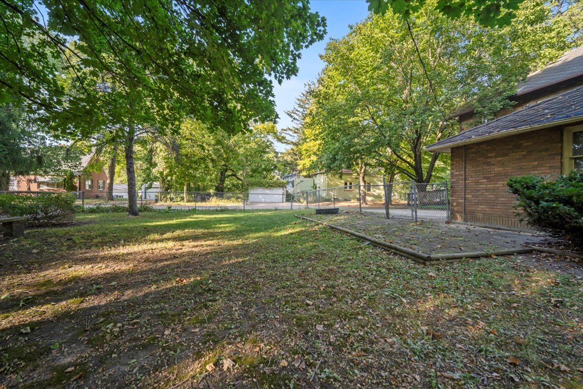 713 Normal Avenue Normal, IL 61761 - Photo 36 of 43 a view of a garden with large trees