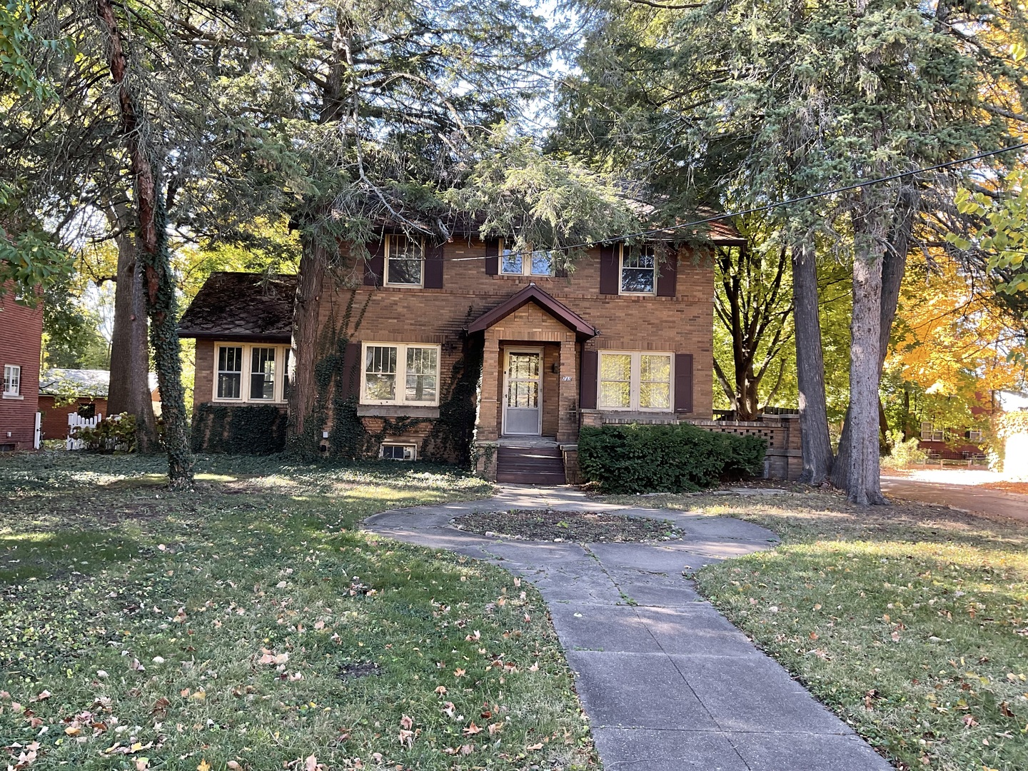 713 Normal Avenue Normal, IL 61761 - Photo 40 of 43 a front view of a house with a garden