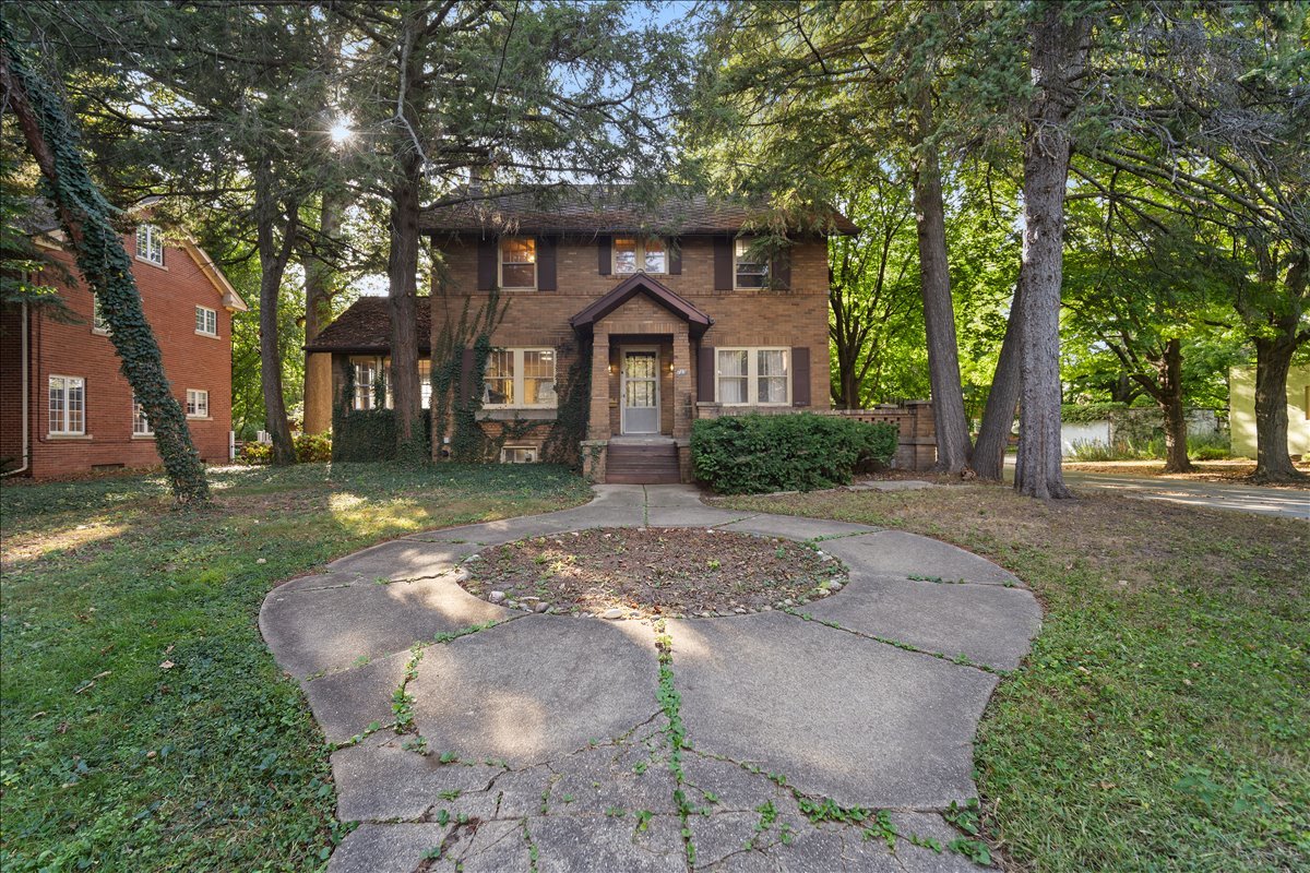 713 Normal Avenue Normal, IL 61761 - Photo 6 of 43 front view of a house with a yard