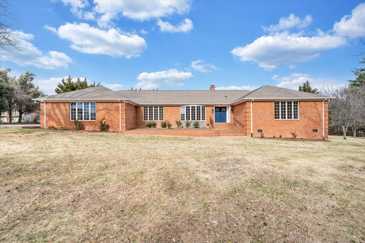 7951 Barrens Road Roanoke, VA 24019 - Photo 3 of 105 a front view of a house with a garden