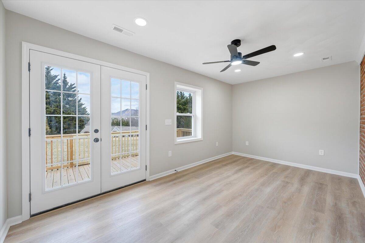 7951 Barrens Road Roanoke, VA 24019 - Photo 33 of 105 a view of an empty room with a window