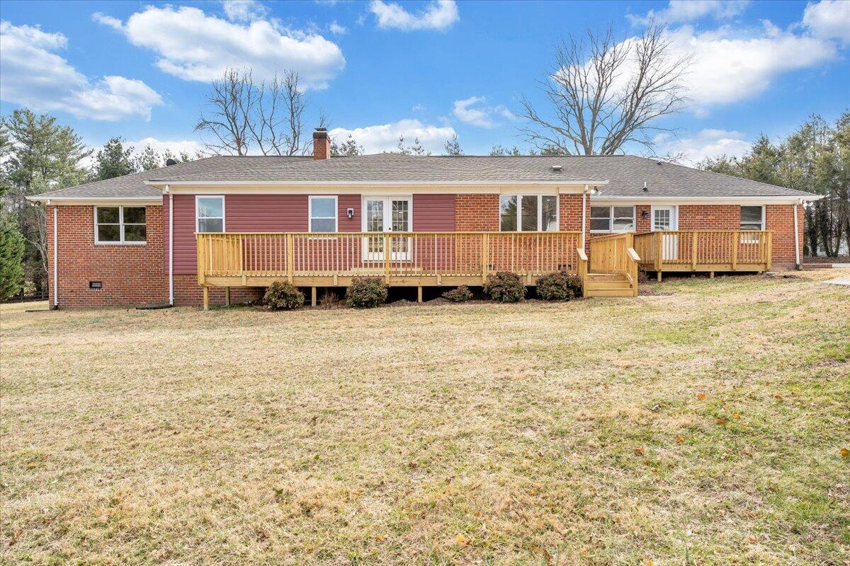 7951 Barrens Road Roanoke, VA 24019 - Photo 72 of 105 a front view of a house with a garden