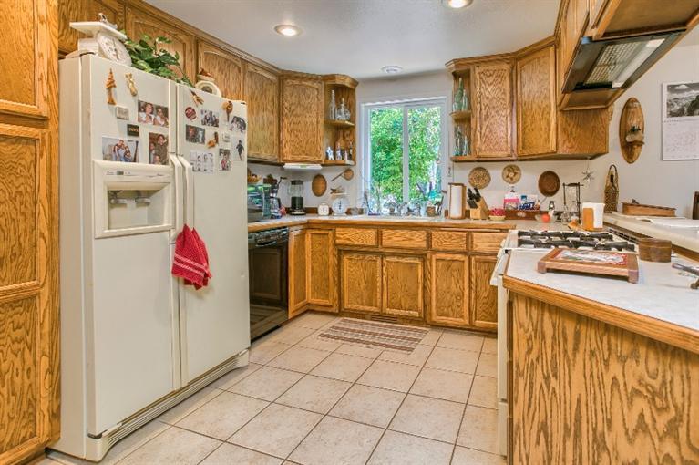 4458 Hillcrest Road Medford, OR 97504 - Photo 5 of 27 Additional Photo