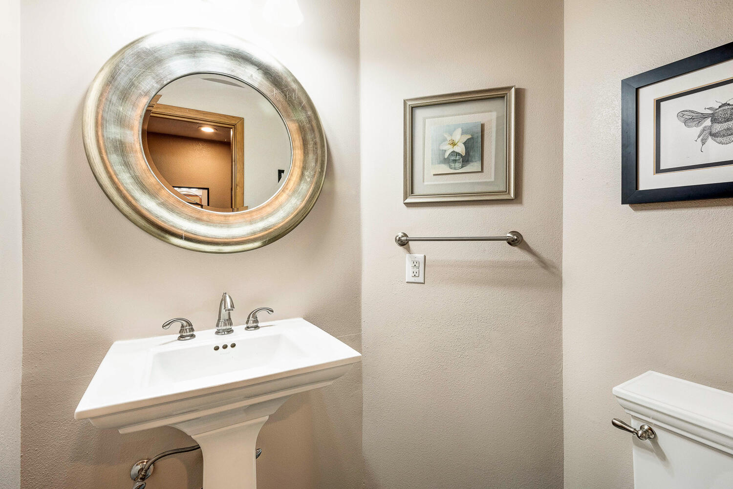 17812 West Core Road, Unit 29 Sunriver, OR 97707 - Photo 11 of 24 Half Bath